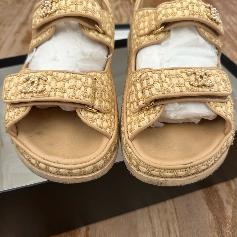 Authentic Chanel 21’ Interlocking Raffia + Pearl … - image 8